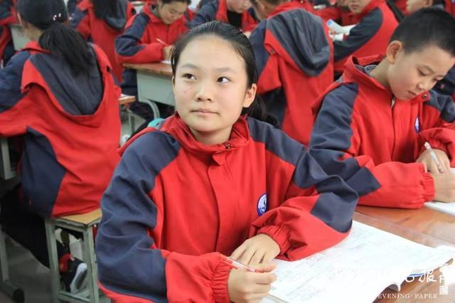 驻马店双胞胎姐妹太神了 成绩完全一样 并列班级第一，你能分清吗
